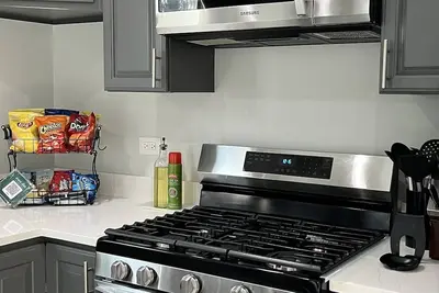 Image de Modern, Cozy, Getaway Home in Dekalb - 5 mins away from Niu
