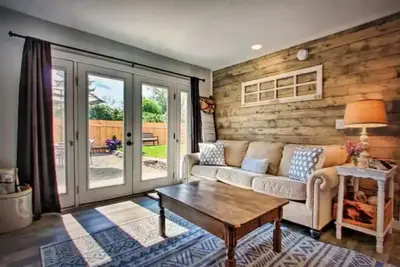 Image de Charming Walk-Friendly Cottage