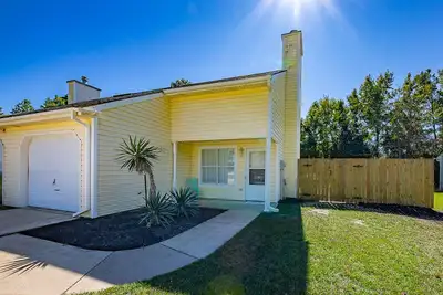 Image de Cozy duplex. 30 minutes to beach or New Bern/5 minutes from Mcas Cherry Point.