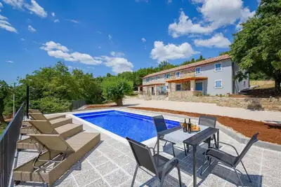 Image de Superbe maison à Oprtalj