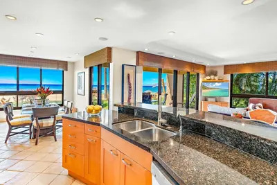 Image de Maui Resort Rentals: Kaanapali Ali'i – Oceanfront Ground Floor + Yard Area, 4 Total Bedrooms+Den, Sleeps 14