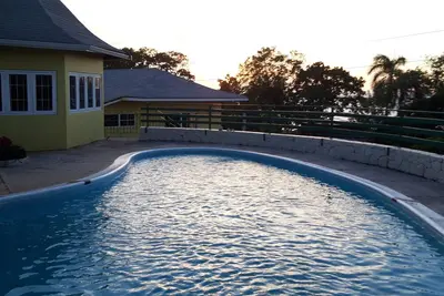 Image de 3 Bdr Apt at Ramparts Near Sangster Airport