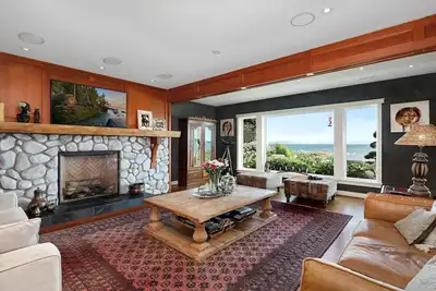 Image de Stunning waterfront home at Gartley Beach, close to King Fisher resort and Spa.