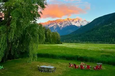 Image de Pemberton home with hot tub & sauna – 30 minutes from Whistler Village