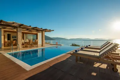 Seafront 'Karavi Villa': 270° Views & Sea Access