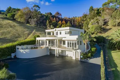 Image de Executive Home in Exclusive Gated Community. \nPrivate Beach, Private Walkways. \n