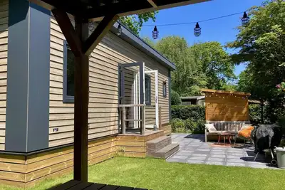 Image de Tastefully furnished, cosy and modern 4-person chalet with 2 bedrooms. Lovely garden with terrace, veranda and lawn. Free WiFi.