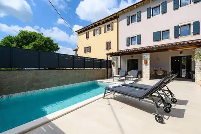 Image de Maison confortable de 2 chambres à.