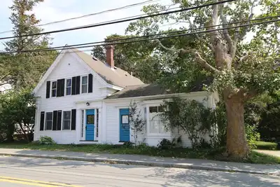 Cape Cod Gem With Accessibility To Down Town Main Street (2347)