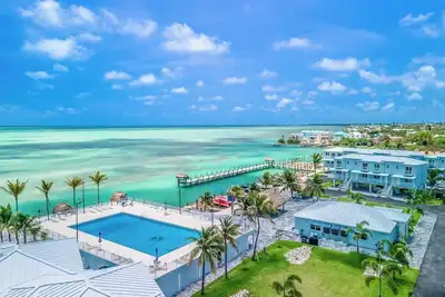 Image de Salty Air Retreat 1bed/2bath brand new condo in Ocean Isle Fishing village with shared pool