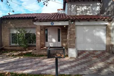 Image de Casa con Cochera en el Centro de San Rafael