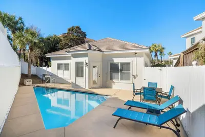 Image de New Private Pool! Newly Remodeled! Sleeps 8! 2/2. 5! Pet Friendly! ! ! Winter Renters Welcome! ! !
