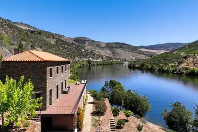 Image de Riverfront Douro Villa With Pool in Wine Region