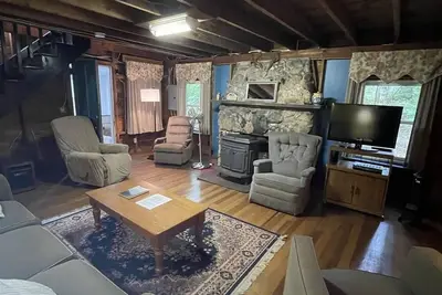 Image de Cozy rustic cottage with country charm