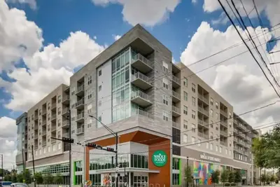 Image de ✧ Luxe Midtown Penthouse with Skyline Views ✧