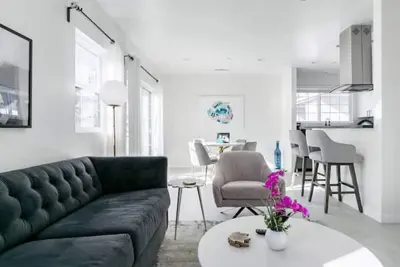 Image de Be Inspired to Dream in This Glamorous Tinseltown Suite