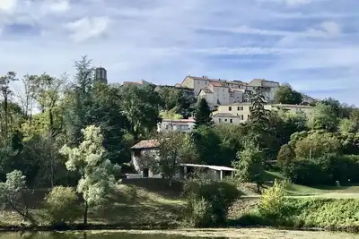 Image de Gîte de charme 4 personnes, Wifi&Netflix. Jacuzzi.