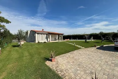 Image de Wonderfull charming house for one family with huge garden and private pool