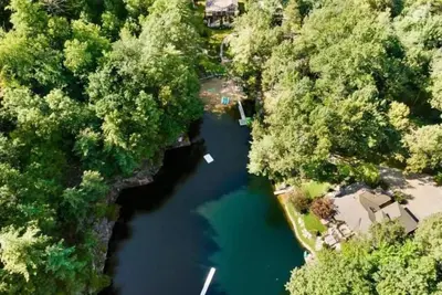 Image de New 2 Villas  Private Quarry Oasis  Sleeps 24