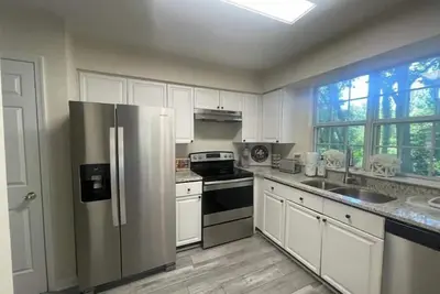 Image de Spacious 3 Bdrm House 2. 5 Bath Fast Internet