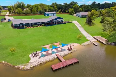 Image de Waterfront Home with Boat Launch and Dock, Pool & basketball/pickleball court mini golf, playground