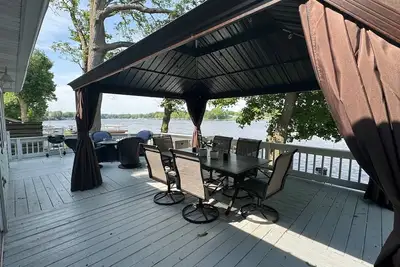 Charming Cottage on Lake Shafer-optional Pontoon! Screened gazebo and swim deck!