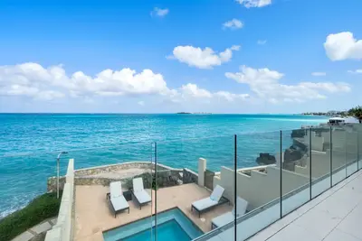 Image de Oceanfront with Pool and Beach Access
