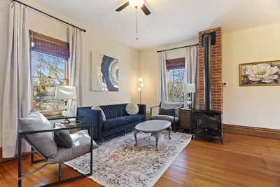 The Nininger Historic Apt - Walk to Dt and River, King Bed, Pet Friendly