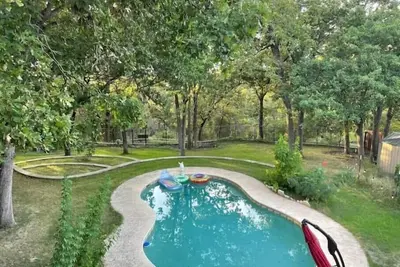 Image de Pool, 1 Acre, Cave, 5 Bedroom Oasis in S. Austin - Sleeps 15