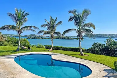 Image de “Oceanfront Paradise Property: access to pool, ocean and Complimentary Kayaks”