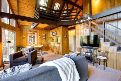 Image de 3 Mi to Big Trees State Park: Cabin w/ Deck