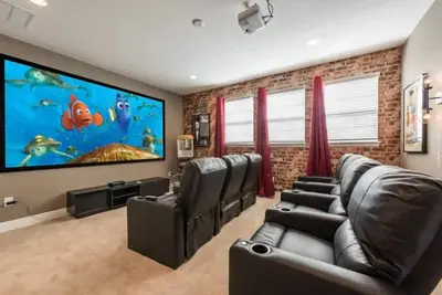 Image de 20% Off Dream Villa 6br Private Pool & Spa & Foosball Table & Movie Room\n