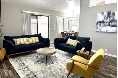 Image de Spacious Home Walk to Stadium Attractions and Dining With Fire-Pit and Grill