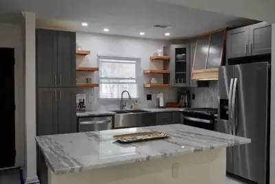 Image de Convenient & stylish 2 bedroom, 2 bath with modern touch in quiet neighborhood.