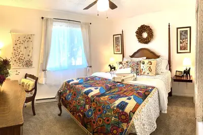 Image de Art House Up—Artsy, Unique, Comfy, Safe, Beautiful