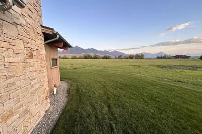 Image de Award winning home in Paradise Valley, Montana, access to the Yellowstone River!