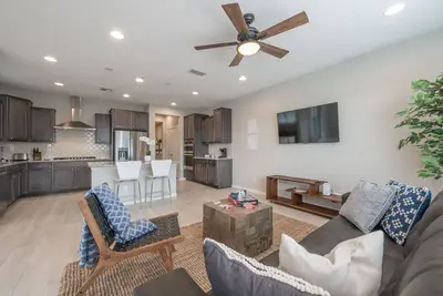 Image de Stylist Abq escape featuring tempurpedic beds