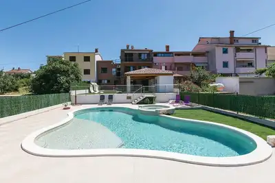 Image de Belle maison de 5 chambres à Pula