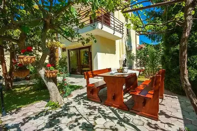 Belle maison de 2 chambres à Labin