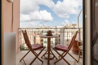 Image de GuestHost - Comfortable apartment located on the sixth floor, of eight in total, of a building with an elevator. There is one flight of stairs from the front door to the elevator. In 120 square meters of space it accommodates 4 people, with two bedrooms a
