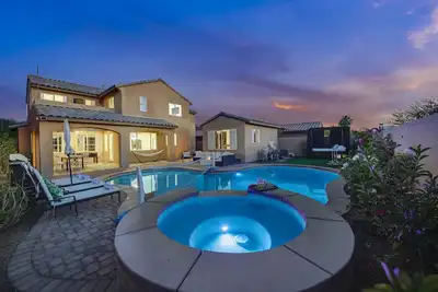 Sunrise Vista: Pool+Spa, FirePit, Bbq, Games!