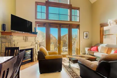 Image de Centrally located with balcony, fireplace, heated garage parking & ski locker