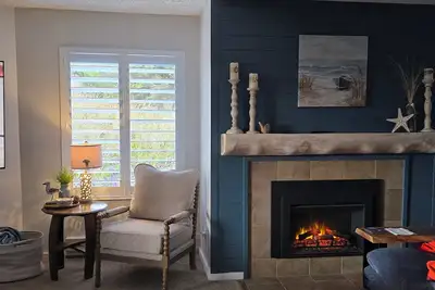 Image de Cozy beach condo with ocean access. Easy drive to Santa Cruz or Monterey.