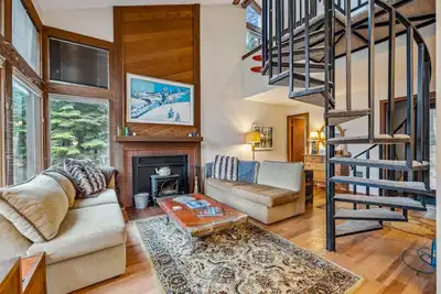 Image de Brundage Meadows 1 - Bright, cozy - 2story - wood stove - forest views - by trails, lake, town