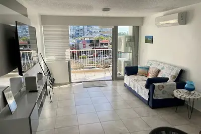 Image de Beachfront building / City View Condo