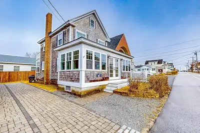 Image de Sunny home near the sand with bikes, grill, firepit, & balcony- dog-friendly