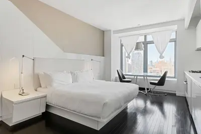 Image de Nice Financial District Studio w/ W/D & Gym, by Blueground