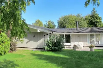 \"Claudette\" - 1km from the sea by Interhome