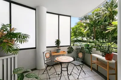 Image de Surry Hills- Shill - Campbell Street - Approx. $1200-$1600 per/week Spacious Two Bedroom Inner City Apartment with Parking