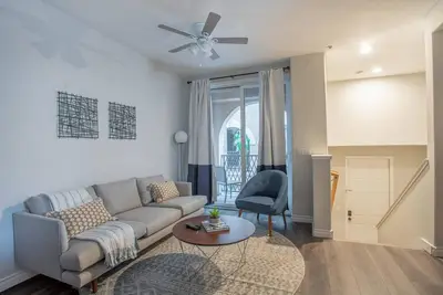 Image de Spacious Milpitas 3br w/ Pool, Balcony & A/C, nr Mall, by Blueground